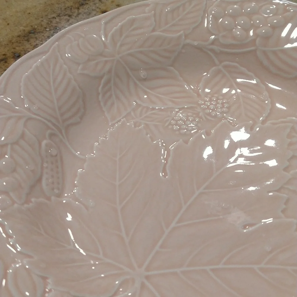 Vintage Nikko Woodbury peach/ pink majolica plate 8